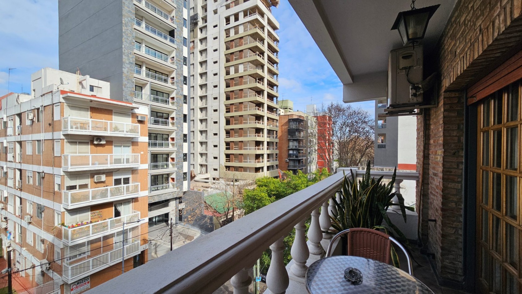 Exclusivo Piso de 4 Ambientes con Cochera Cubierta - El Maximo Confort en el Corazon de Lanus - Gobernador Yrigoyen 200 - Lanus Oeste