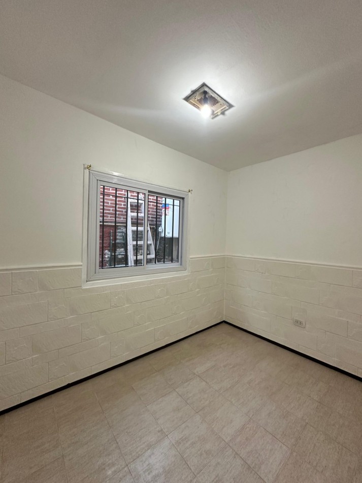 ALQUILER PH INTERNO 3 AMB. CON PATIO - NO ABONA EXPENSAS - Av. Intendente Quindimil 1100, Lanus Oeste