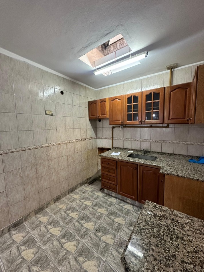 ALQUILER PH INTERNO 3 AMB. CON PATIO - NO ABONA EXPENSAS - Av. Intendente Quindimil 1100, Lanus Oeste