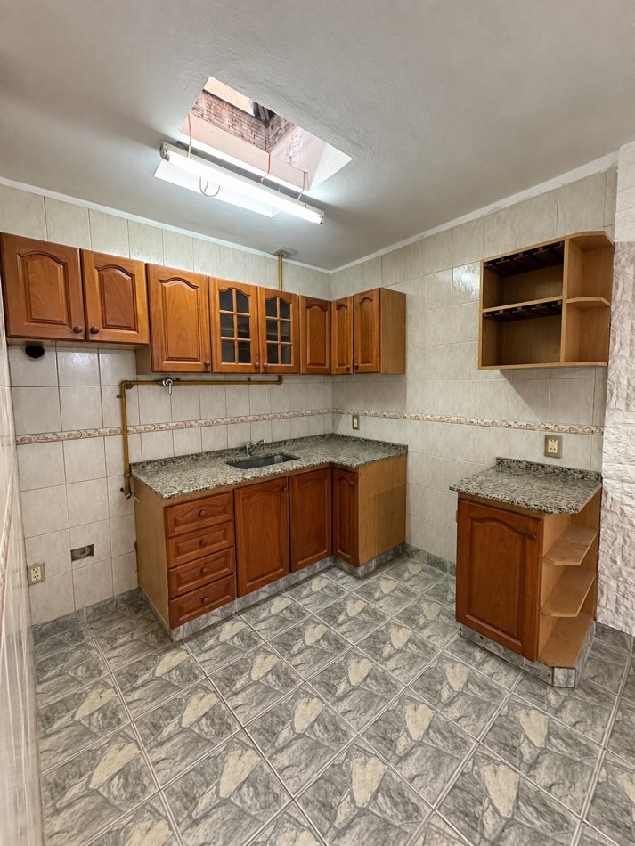 ALQUILER PH INTERNO 3 AMB. CON PATIO - NO ABONA EXPENSAS - Av. Intendente Quindimil 1100, Lanus Oeste