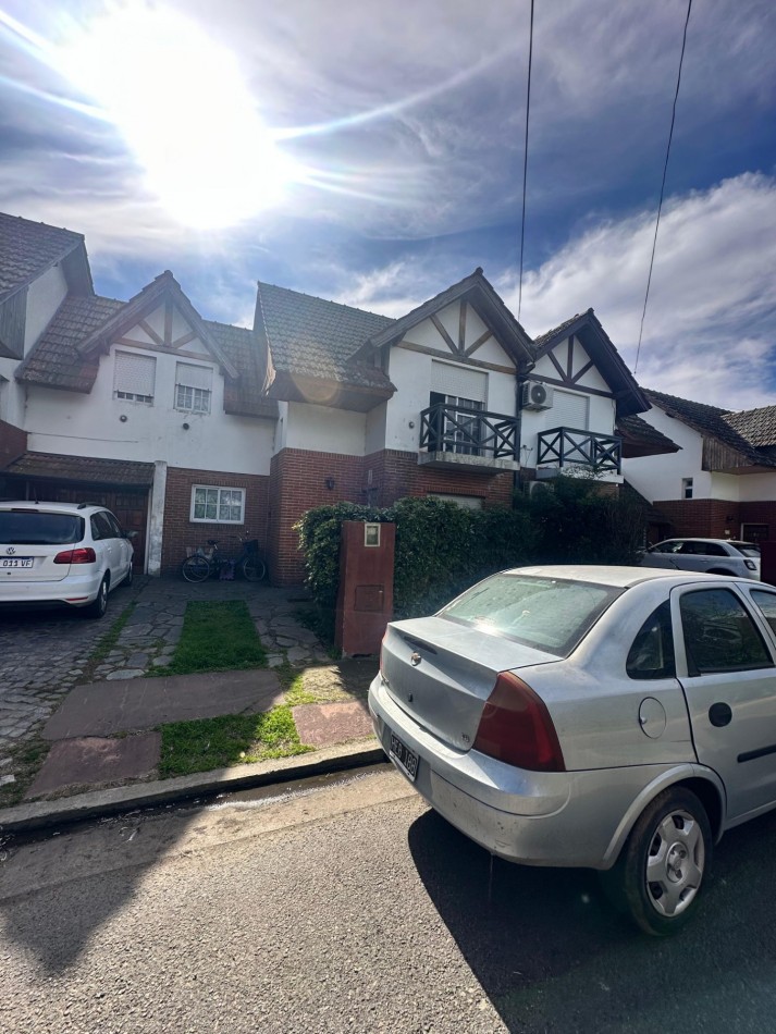 Casa en Venta de 4 Ambientes S/ lote 210 m2 en Barrio Cerrado Los Robles - Burzaco