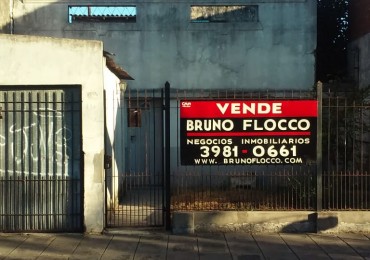 **u$s 79.000.-** - CASA DE 5 AMBIENTES A RECICLAR - LOTE 8,66 X 28 APROX. - E. FERNANDEZ AL 700 - LANUS OESTE