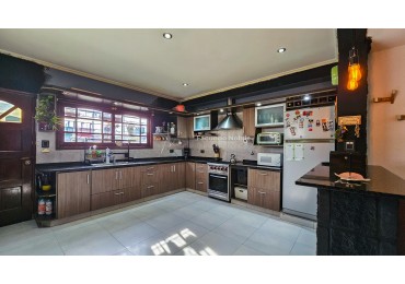 **U$S 71.900.-** - APTO CREDITO - Dto. de 3 ambientes de 95 m2 patio y balcon