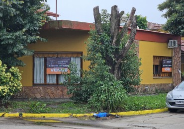 **u$s 79.900.-** Casa en venta sobre lote propio en esquina sobre Palma de Mallorca al 3800 - Quilmes.-