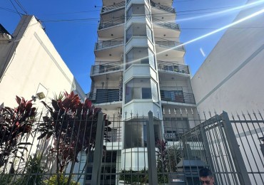 **$520.000.-** - Dpto. 2 Amb. en ALQUILER - Av- Hipolito Yrigoyen al 6300.- Remedios de Escalada