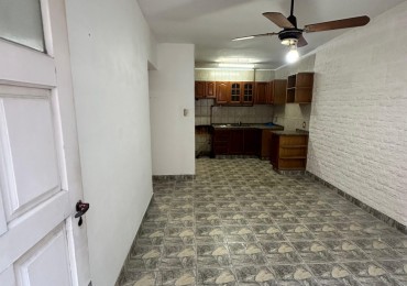 ALQUILER PH INTERNO 3 AMB. CON PATIO - NO ABONA EXPENSAS - Av. Intendente Quindimil 1100, Lanus Oeste